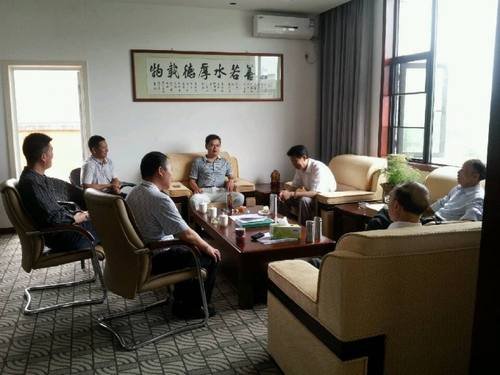 傅傳文及局專家組一行到燕子坡項(xiàng)目部檢查度汛工作并拜會(huì)伊力集團(tuán)領(lǐng)導(dǎo) 