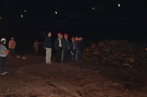 董蜀良到雅安青衣江漏水洞應(yīng)急施工現(xiàn)場檢查指導工作 