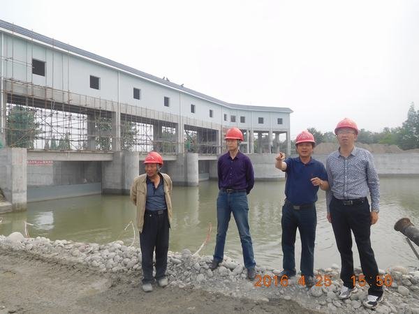 高本祥、但凱一行到西河順江堰引水樞紐整治工程檢查指導工作