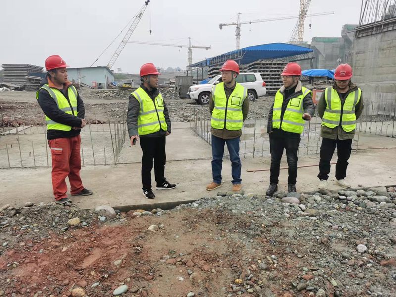 公司黨委書記、董事長代勇一行到岷江虎渡溪航電樞紐工程項目檢查指導工作