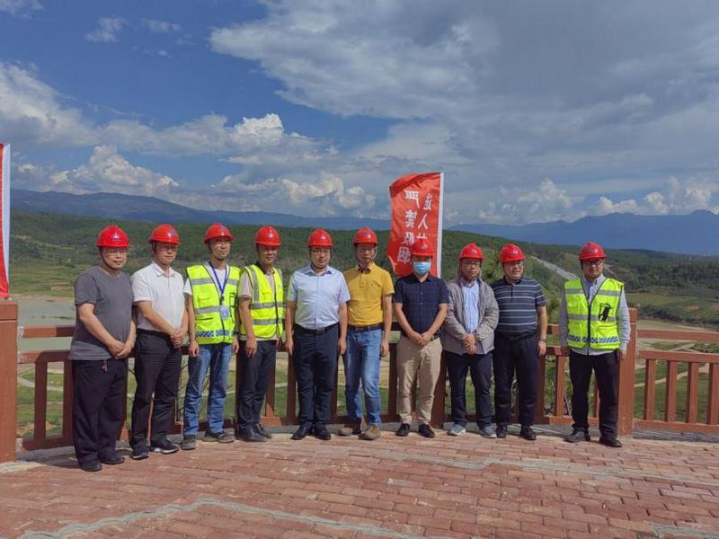 集團(tuán)公司副總經(jīng)理鄭祖杰到龍?zhí)另椖坎慷綄?dǎo)檢查安全生產(chǎn)大排查大整治工作