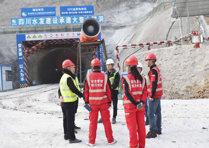 建設公司亭子口Ⅰ標段項目部搶抓施工季掀起大干快干施工熱潮