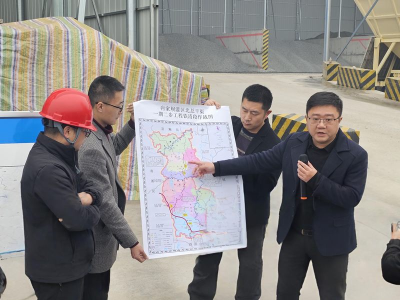 筑好安全關(guān) 開啟平安年——江安縣縣委常委程勇一行蒞臨向家壩黃桷灣拌合站參觀建設(shè)成果并開展節(jié)前檢查