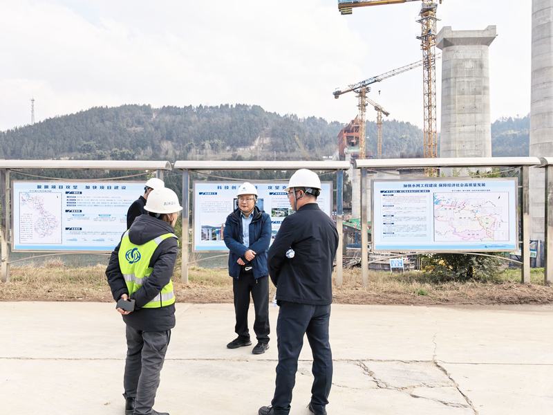 唐驚濤赴亭子口項目慰問春節值守人員并開展黨員及青年團員學習交流會